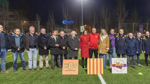 Foto de familia de la Penya Blaugrana Sant Cugat-Escola de Futbol Hristo Stoichkov durante la presentación de sus 24 equipos y 370 jugadores en el Camp Municipal de Futbol de Can Magí