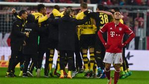 La decepción de Thiago contrasta con la alegría de los jugadores del Dortmund La decepción de Thiago contrasta con la alegría de los jugadores del Dortmund