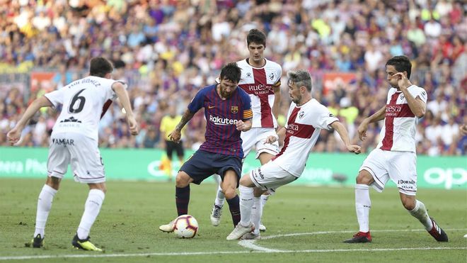 Messi marcó dos goles en la única visita del Huesca en la Liga Messi marcó dos goles en la única visita del Huesca en la Liga