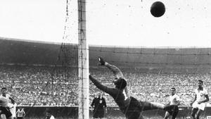 El gol de Ghiggia en el partido decisivo de Brasil-Uruguay en el Mundial 1950