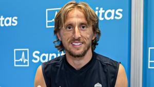 Luka Modric, tras pasar la revisión médica con el Madrid