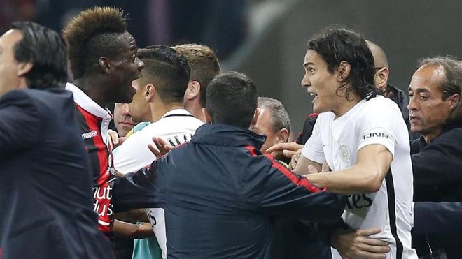 Balotelli sorprendió apoyando a Cavani Balotelli sorprendió apoyando a Cavani