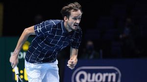 Medvedev decolocó a Djokovic y ya está en semis Medvedev decolocó a Djokovic y ya está en semis