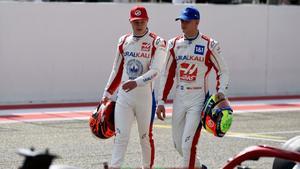 Mazepin (izquierda), Schumacher (derecha), en los test de Bahréin.