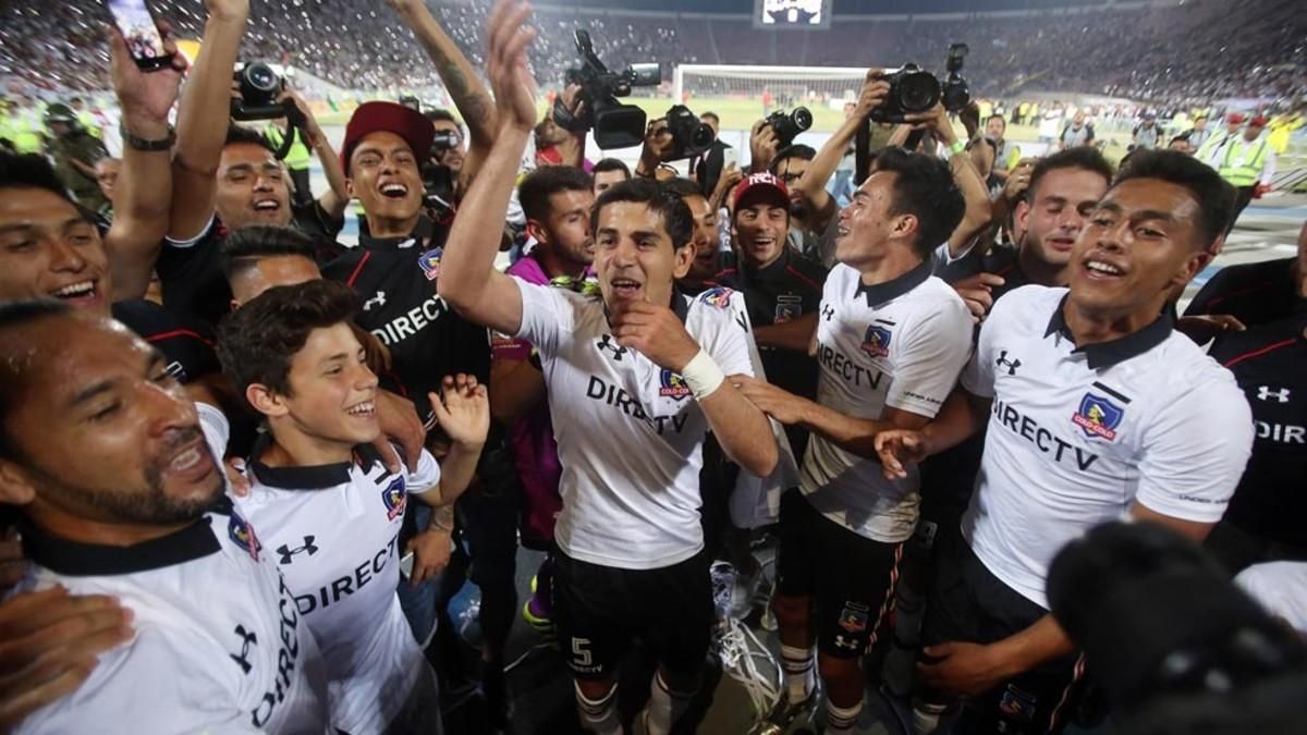 Los jugadores de Colo Colo celebran la victoria Los jugadores de Colo Colo celebran la victoria