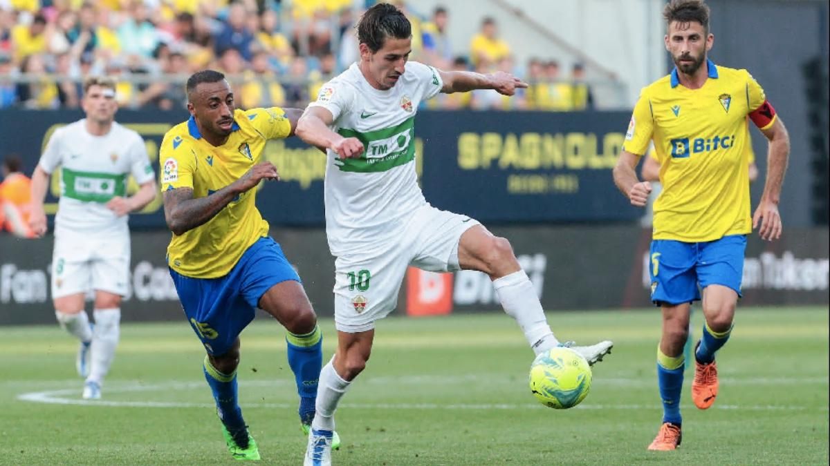 Pere Milla se queda en el Elche Pere Milla se queda en el Elche