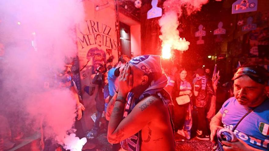 Un joven muere y hay tres heridos de bala en la celebración de Nápoles