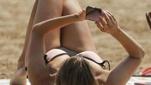 Nomofobia: Consejos de los expertos para desconectar del móvil en vacaciones