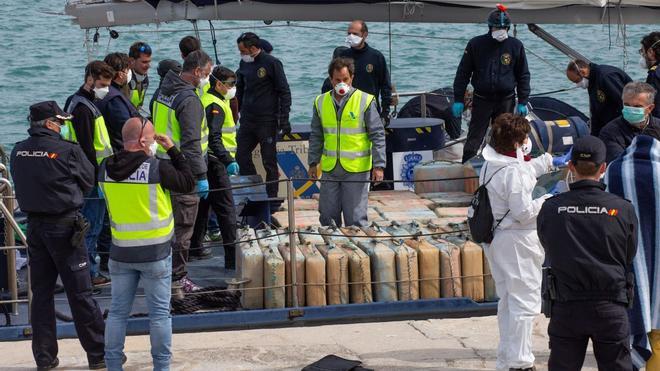 Detenidos en Ibiza con 2.500 kilos de hachís en dos planeadoras