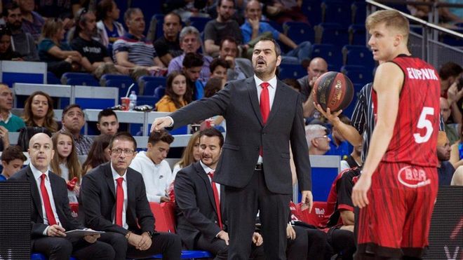 Agustí Julbe en su breve experiencia como entrenador del Fuenlabrada Agustí Julbe en su breve experiencia como entrenador del Fuenlabrada