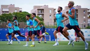 El Barça saltó al verde de la Ciutat Esportiva Joan Gamper para realizar el segundo entrenamiento de la pretemporada