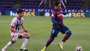 Toño y Toni Villa en un acción del partido. Toño y Toni Villa en un acción del partido.