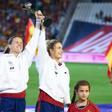 Alexia y Paredes ofrecen la Copa del Mundo a la afición en Córdoba