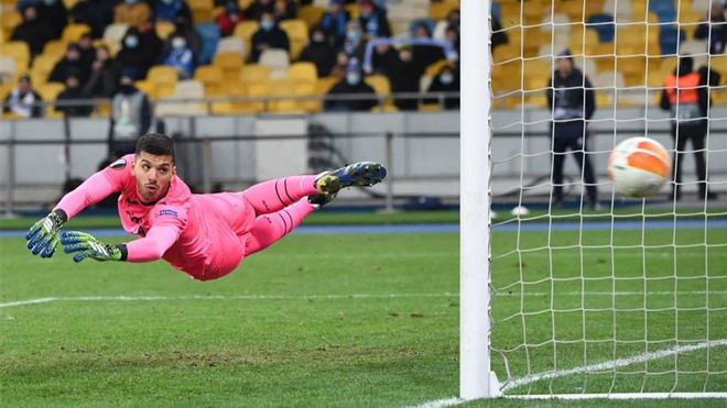 Rulli, durante un partido con el Villarreal esta temporada. Rulli, durante un partido con el Villarreal esta temporada.