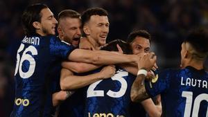 Los jugadores del Inter celebran uno de sus goles en la final de la Coppa Italia