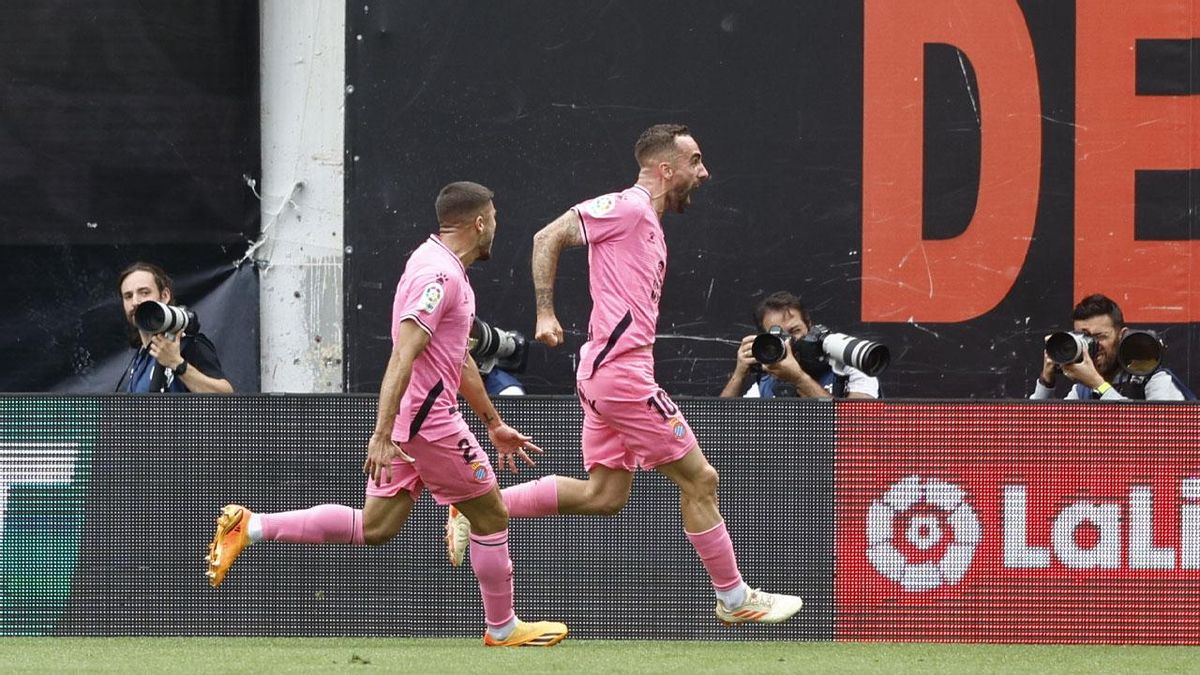 برشلونة يستهدف التعاقد مع سيرجي داردر لاعب إسبانيول لتعزيز خط الوسط