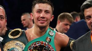 Golovkin posa con sus títulos tras el combate Golovkin posa con sus títulos tras el combate
