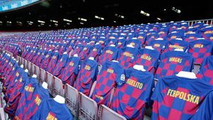 Las camisetas del Barça situadas en uno de los goles del Camp Nou Las camisetas del Barça situadas en uno de los goles del Camp Nou