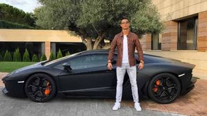 Cristiano Ronaldo y su Lamborghini Cristiano Ronaldo y su Lamborghini