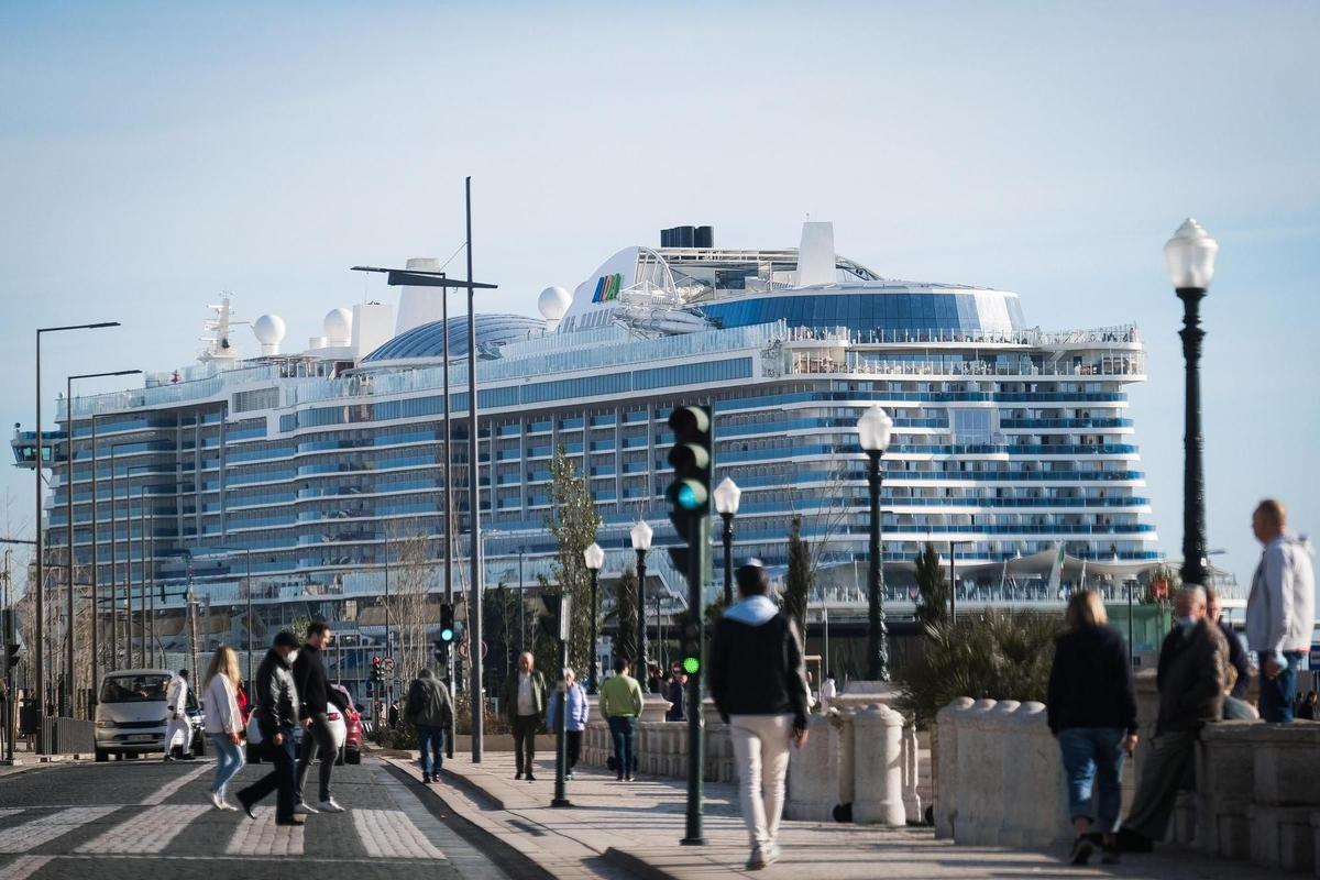 El crucero retenido en Lisboa por un brote de covid cancela su recorrido