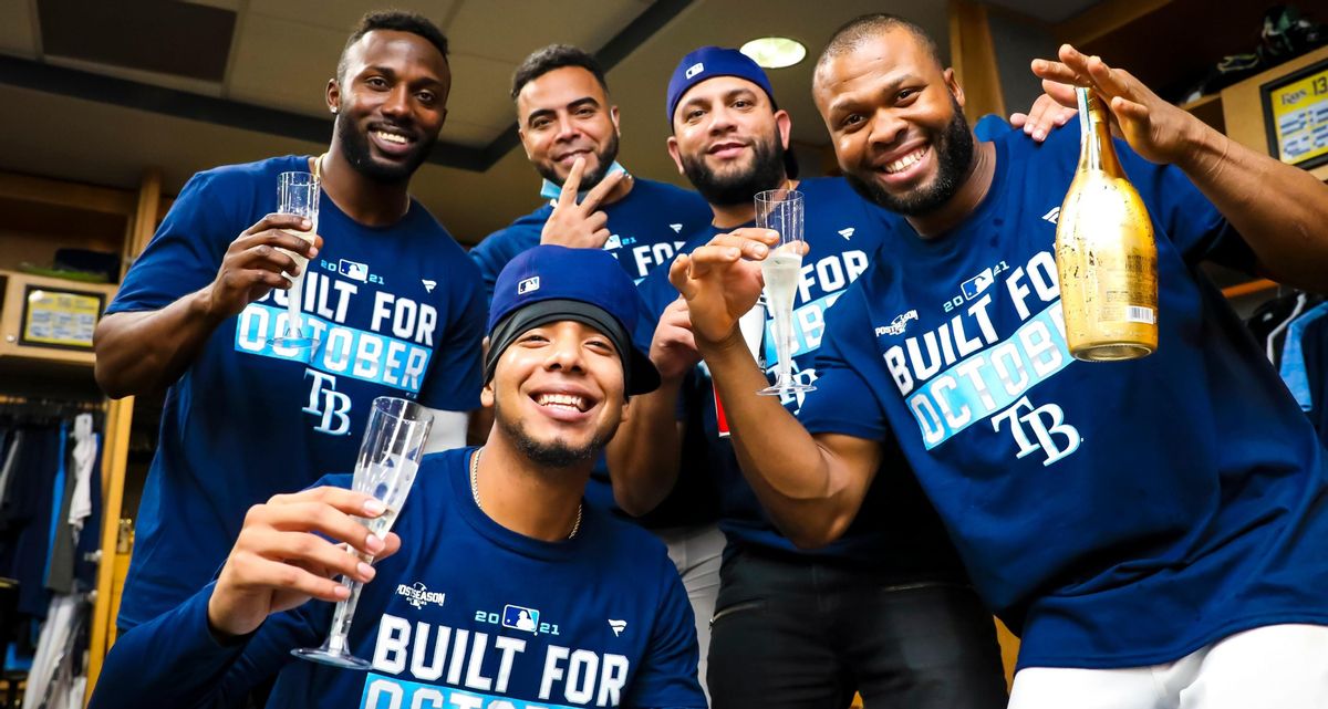 Los jugadores de los Rays celebran el pase a la postemporada. Los jugadores de los Rays celebran el pase a la postemporada.