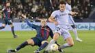 Eric Garcia corta un balón en el Levante - Barça