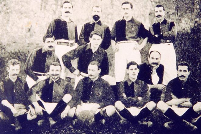 Vicente Reig, segundo por la izquierda (fila superior), fue jugador (el más antiguo) y presidente (1908) del FC Barcelona Vicente Reig, segundo por la izquierda (fila superior), fue jugador (el más antiguo) y presidente (1908) del FC Barcelona