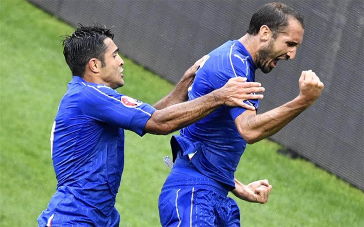 Chiellini marcó el 1-0 de Italia ante España