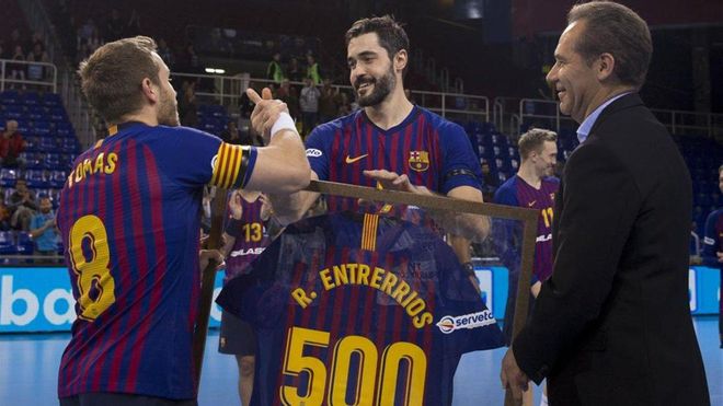 Víctor Tomàs y Entrerríos, el día del partido 500 del gijonés en la Asobal Víctor Tomàs y Entrerríos, el día del partido 500 del gijonés en la Asobal