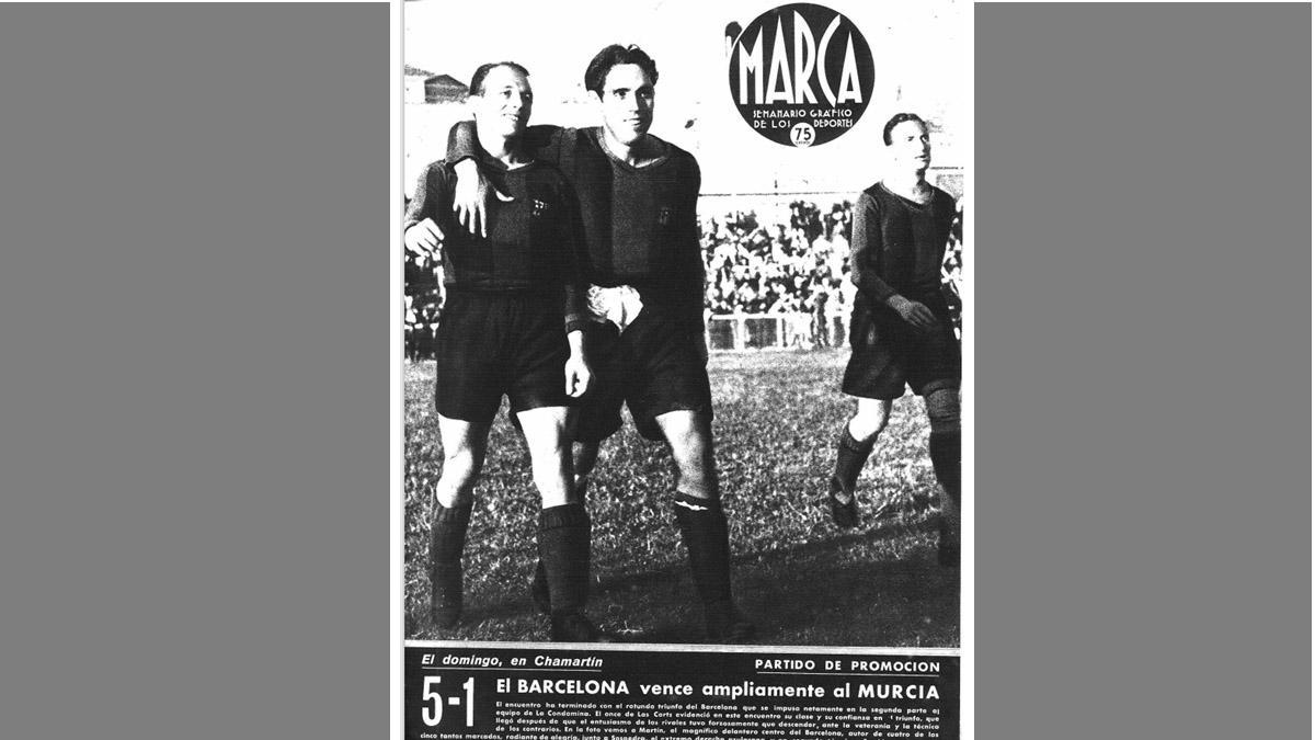La portada ‘Marca’, entonces ‘semanario gráfico de los deportes’ del 30 de junio de 1942. En la imagen, el final del partido y el alivio de Sospedra (un gol), Martín (cuatro) y Escolà, el catedrático del fútbol. El Barça, campeón de Copa hacía una semana, aplicó su condición de favorito para ganar