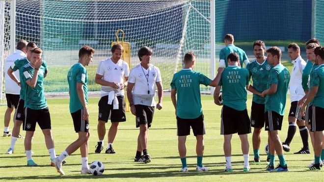 La Mannschaft, en su última sesión antes del estreno mundialista La Mannschaft, en su última sesión antes del estreno mundialista