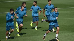 Cristiano Ronaldo junto a otros integrantes de la plantilla del Real Madrid en la previa del partido de la Champions 2017/18 contra el APOEL Cristiano Ronaldo junto a otros integrantes de la plantilla del Real Madrid en la previa del partido de la Champions 2017/18 contra el APOEL