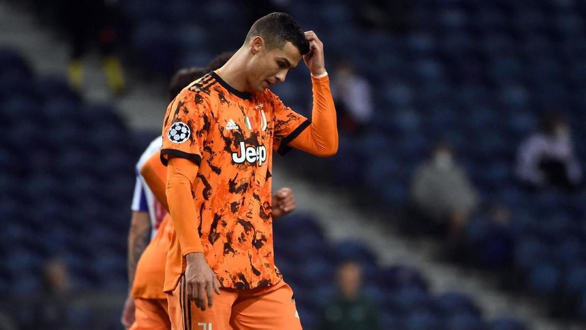Cristiano Ronaldo, cabizbajo durante el duelo entre Oporto y Juventus