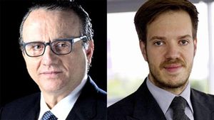 Javier Moll, presidente de Prensa Ibérica, y Antonio Asensio Mosbah, presidente de Grupo Zeta, han firmado la compraventa Javier Moll, presidente de Prensa Ibérica, y Antonio Asensio Mosbah, presidente de Grupo Zeta, han firmado la compraventa