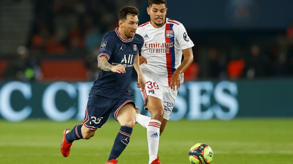 Lionel Messi poses in new PSG kit as he silences any rumours of