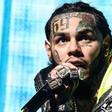 Tekashi 6ix9ine recibe una brutal paliza en el baño de un gimnasio