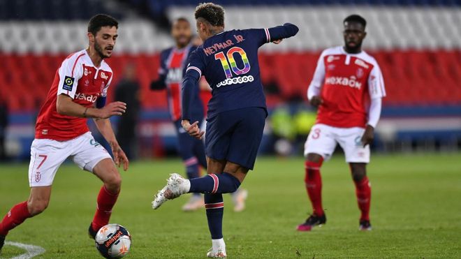 Neymar, durante una acción del partido Neymar, durante una acción del partido
