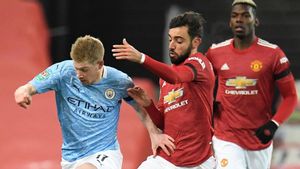 De Bruyne, Bruno Fernandes y al fondo Pogba De Bruyne, Bruno Fernandes y al fondo Pogba