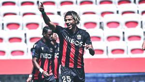 Todibo celebrando su gol con el Niza
