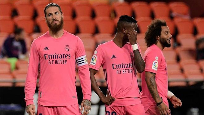 Sergio Ramos y sus compañeros sufrieron un varapalo en Valencia Sergio Ramos y sus compañeros sufrieron un varapalo en Valencia