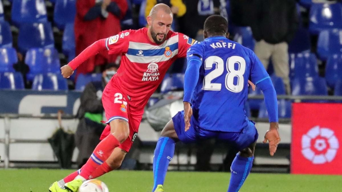 Aleix Vidal encara a Koffi durante el choque ante el Getafe Aleix Vidal encara a Koffi durante el choque ante el Getafe