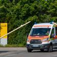Ambulancia entrando en el perímetro del parque de atracciones de Legoland en Alemania