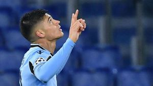 Joaquín Correa celebra un gol con la elástica de la Lazio Joaquín Correa celebra un gol con la elástica de la Lazio