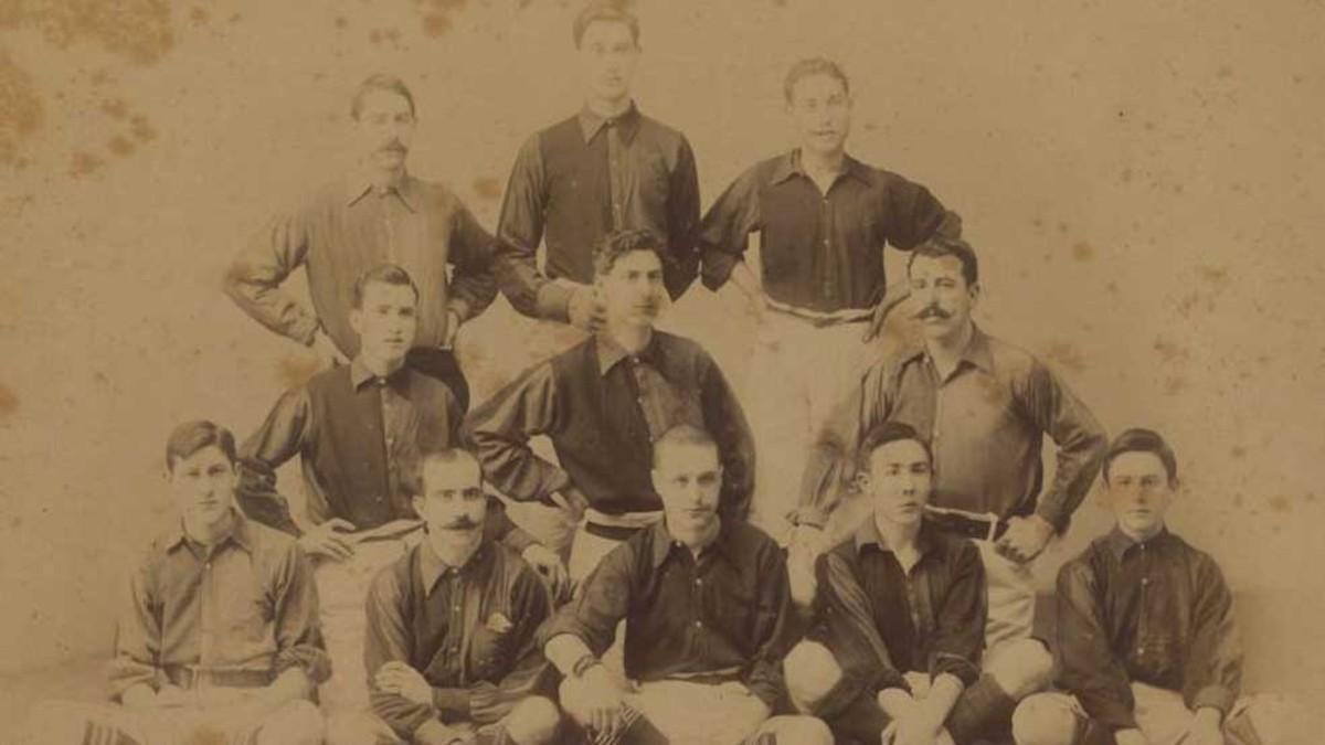 Una imagen de estudio del segundo `team¿ del FC Barcelona la temporada 1902-03