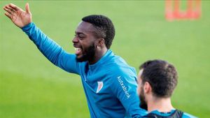 Iñaki Williams bromea durante el entrenamiento que el Athletic de Bilbao en sus instalaciones de Lezama (Bizkaia) Iñaki Williams bromea durante el entrenamiento que el Athletic de Bilbao en sus instalaciones de Lezama (Bizkaia)