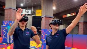 Bellerín y Marcos Alonso probando la realidad virtual