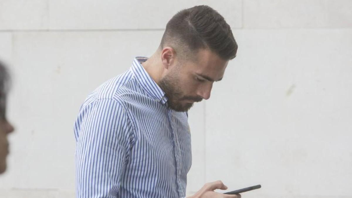10 meses de prisión y 22 de incapacidad