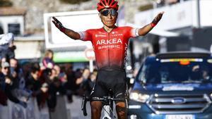 Nairo Quintana celebra la victoria de etapa en Lure