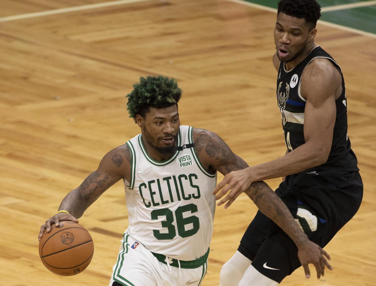 Marcus Smart, de los Celtics, en acción