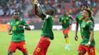 Los jugadores de Camerún celebran el pase a octavos de final